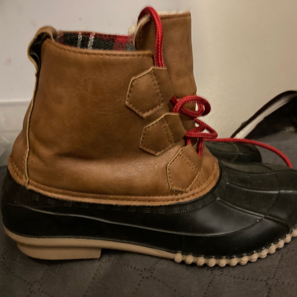 Academy Insulated Rain Boots size 8